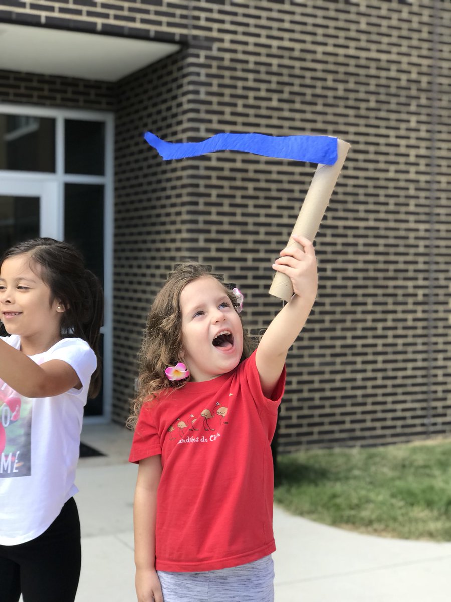 Swanson_Kinder's tweet photo. Making observations and studying the wind 💨 #ruthes #mesqkinder https://t.co/fKl8WPePO6