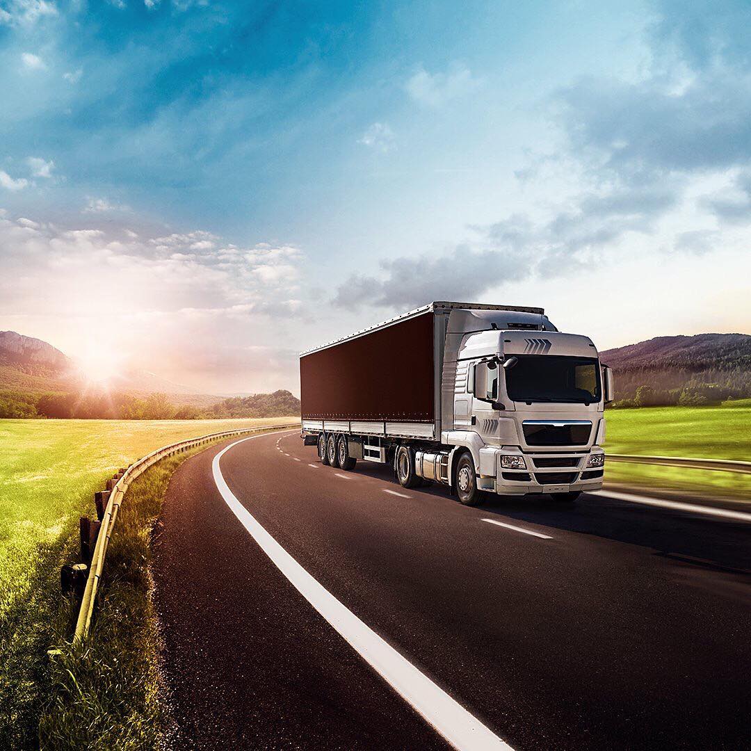 PYLNEUMATICOS's tweet photo. Disfrutá del viaje!���Los neumáticos de la línea Pirelli Industrial te aseguran un viaje seguro y eficiente: más kilómetros con menos combustible. 
▶ Buscá el tuyo en nuestras sucursales!
▶ También podés verificar el estado de tu transporte y flota en nuestro Truck Center. https://t.co/c5F2xtZYF5