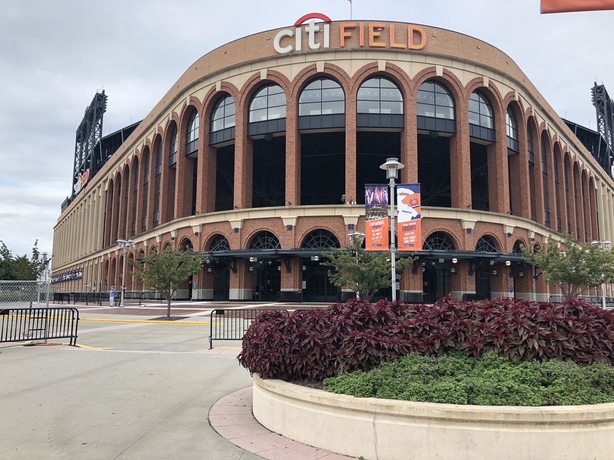 JK_Glitters's tweet photo. Stopped by at @CitiField on my way home to see how things were and everything seems calm &amp; in order. Spoke to polices &amp; security guards there they were all helpful. Guided them to check out some @BTS_twt MVs😂 Many student ARMYs were even doing their homework it was so cute. https://t.co/rslBWzyNDq