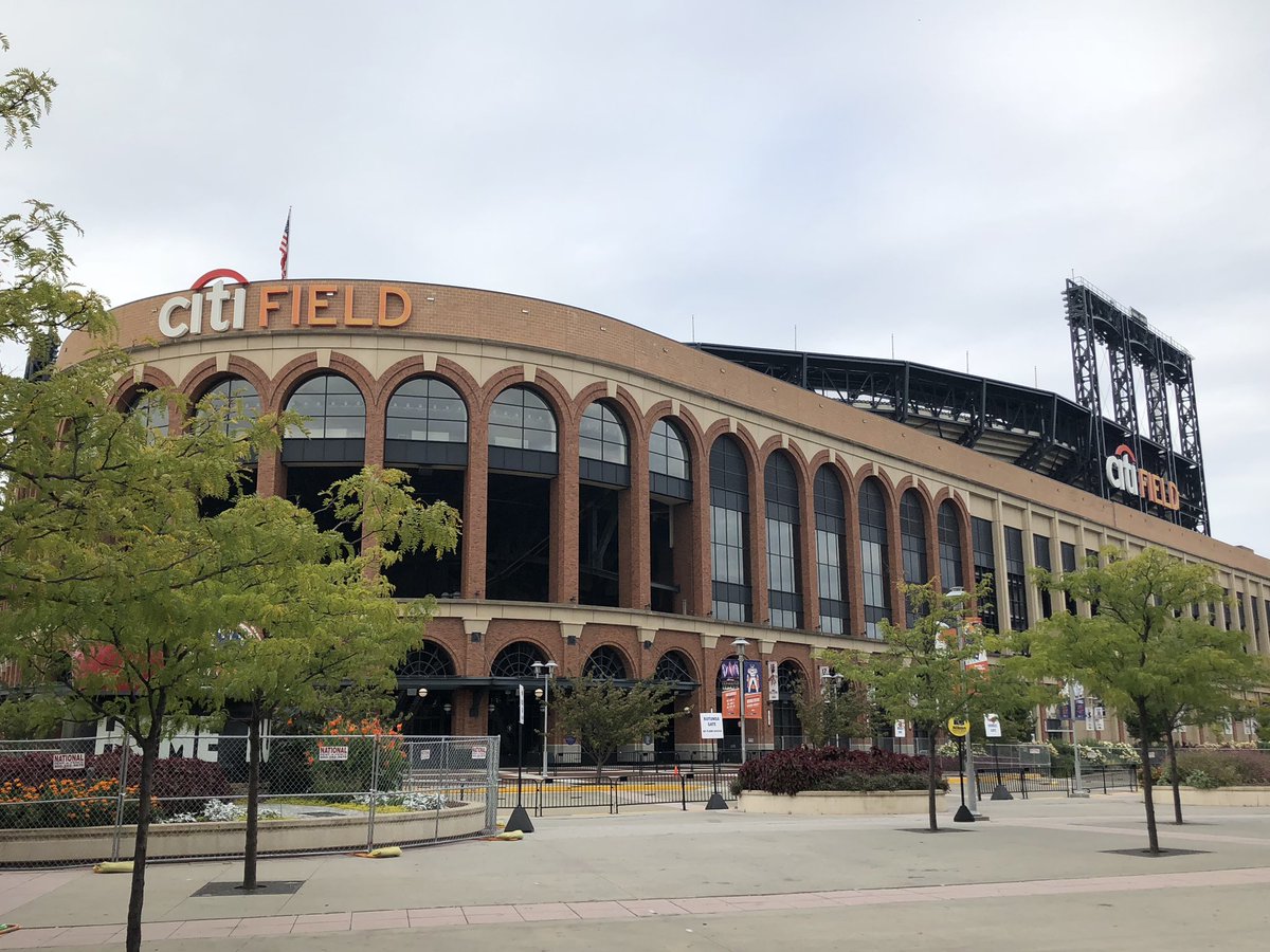 JK_Glitters's tweet photo. Stopped by at @CitiField on my way home to see how things were and everything seems calm &amp; in order. Spoke to polices &amp; security guards there they were all helpful. Guided them to check out some @BTS_twt MVs😂 Many student ARMYs were even doing their homework it was so cute. https://t.co/rslBWzyNDq