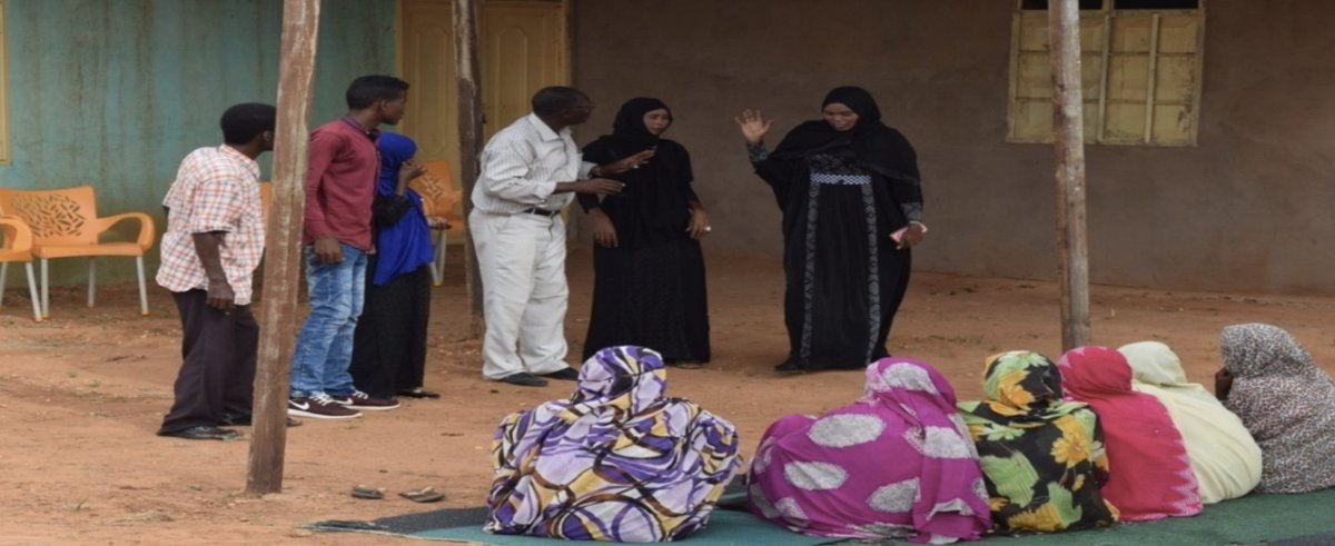 SFCG_'s tweet image. From participatory theater to a trip to #Rwanda, we are working with women in #Sudan to help them elevate their voices and build their businesses. 
sfcg.org/empowering-wom…