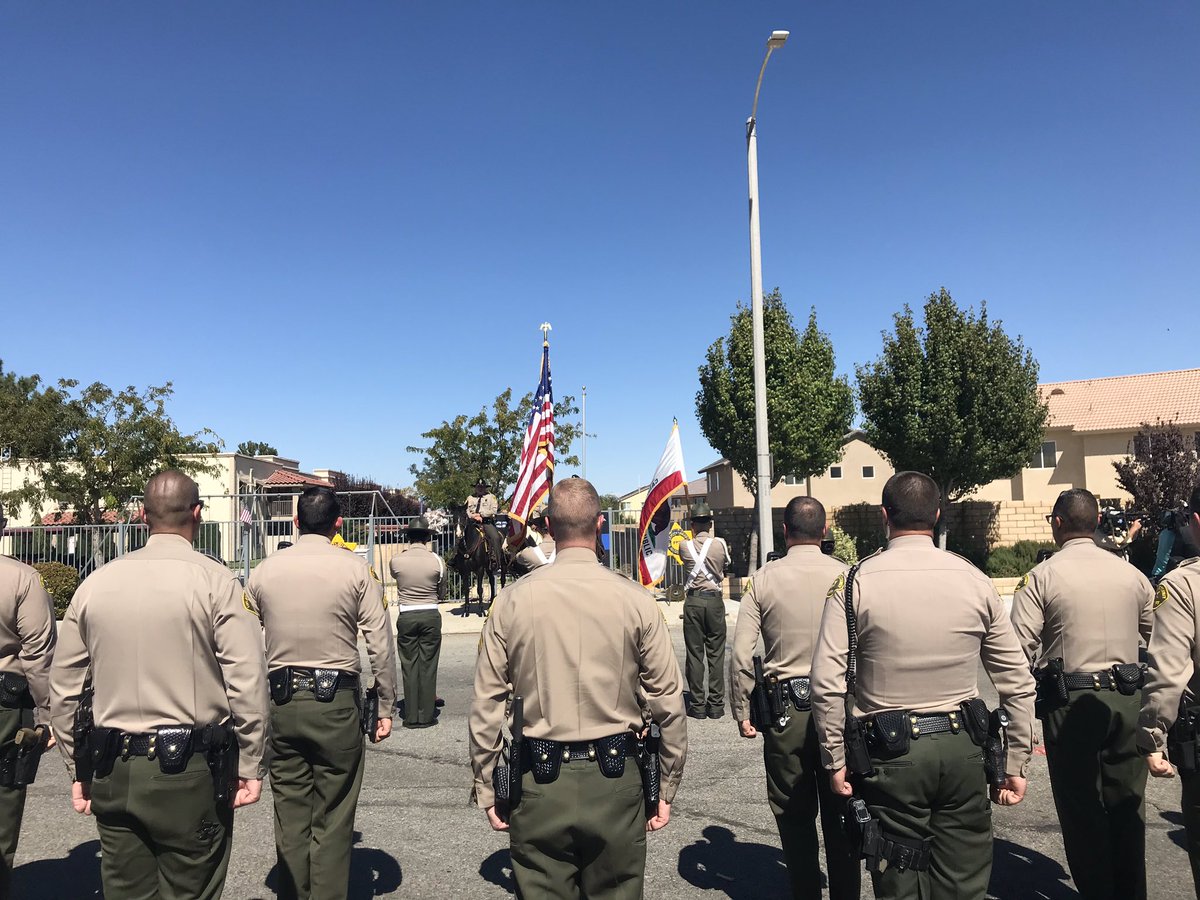 LANLASD's tweet photo. Tania Owen, retired LASD Detective & wife of Sergeant Steve Owen, the Owen family & Sheriff Jim McDonnell, stood together to honor Sgt. Owen.
Captain Weber, Commander Bolin, LAN-CAP team & Lancaster Station personnel paid their respects to Sgt. Owen as well.
#LASD #AV411 #811GS https://t.co/WlUNOwqA9y