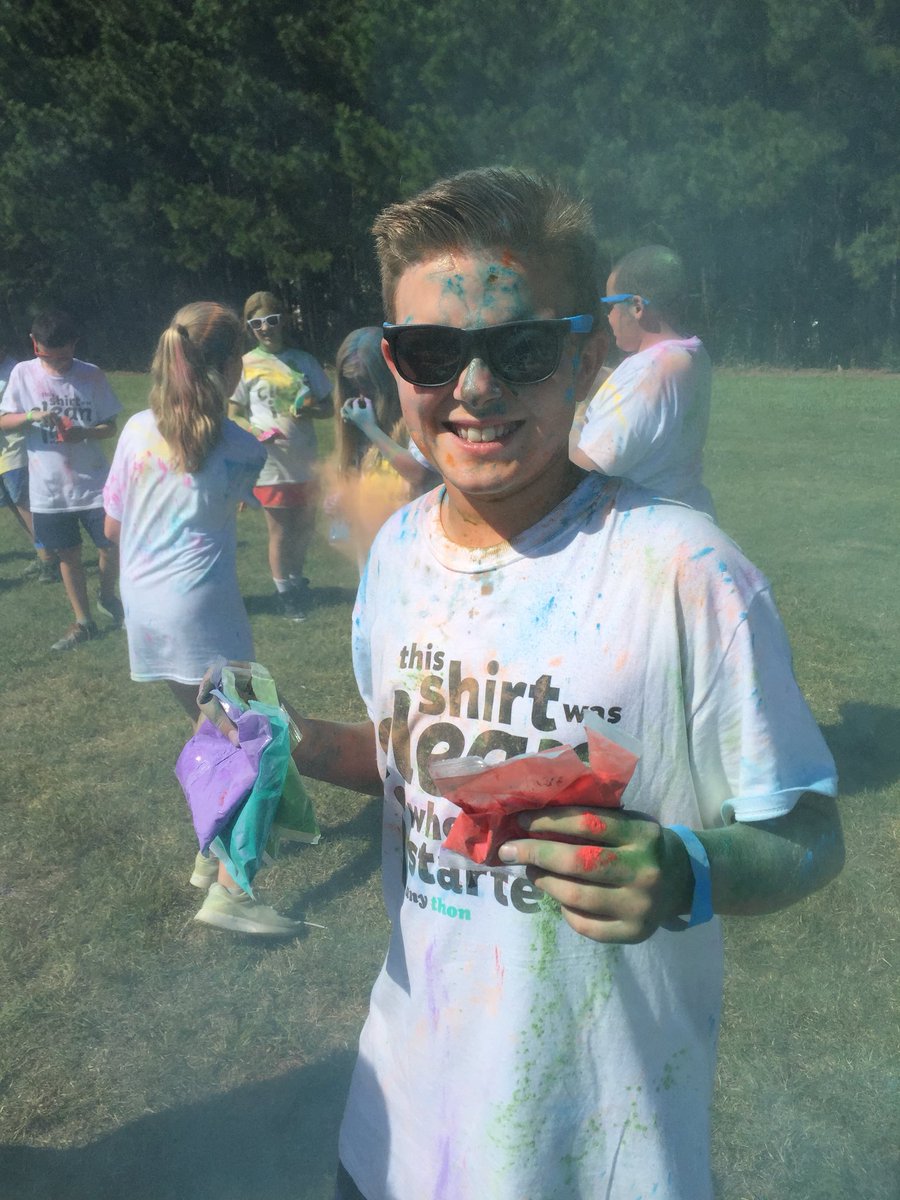MaggieHoder's tweet image. A successful Salem Middle School PTA Color Battle! Tons of fun! #Salemproud