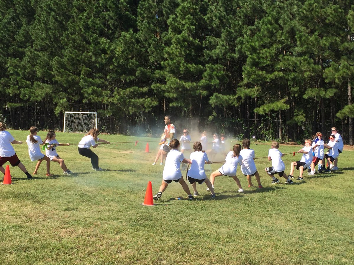 MaggieHoder's tweet image. A successful Salem Middle School PTA Color Battle! Tons of fun! #Salemproud