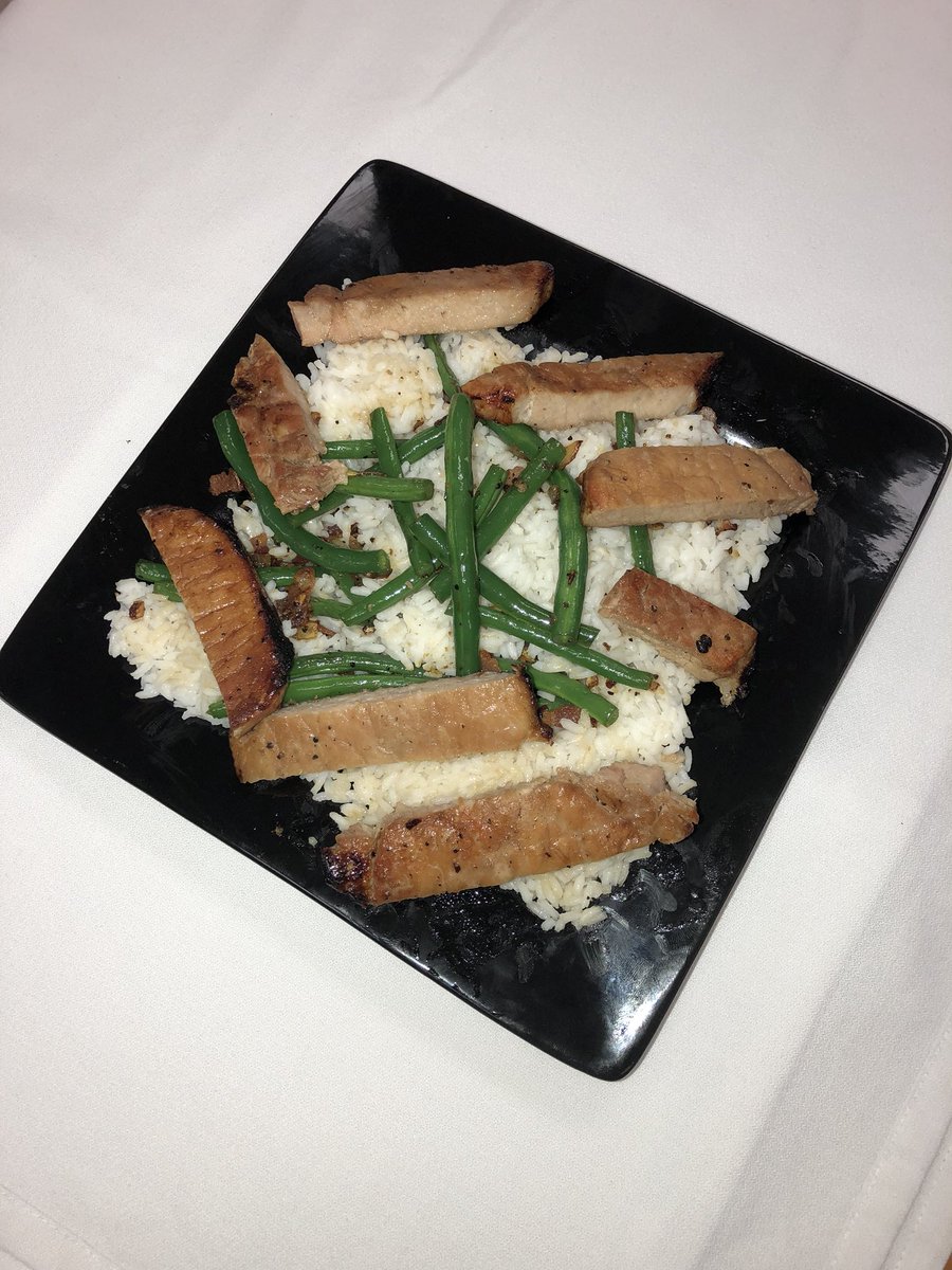 dhsculinaryarts's tweet image. It was a hot but fun day broiling pork chops! We added some sautéed green beans and a bed of rice.  #dhsculinaryarts #broiling #blanchandshock