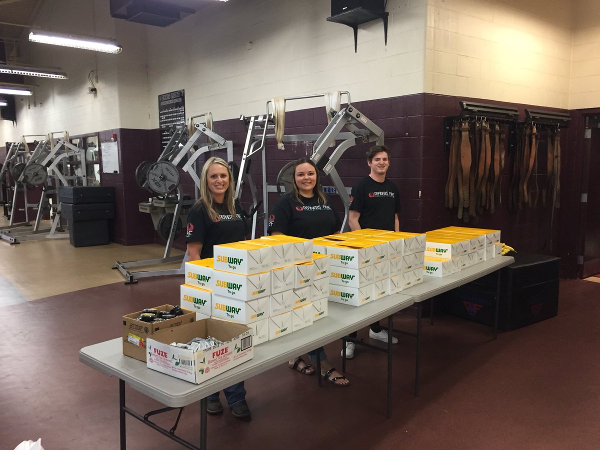 RefinersFire_'s tweet image. Members of Refiner’s Fire Youth had the opportunity to serve meals to the EHS Varsity Football team, coaches and support staff before their away game tonight. Praying for a great game! Pastor Cord Donna Blankenship and all of RF Ennis say “Go Lions!!”