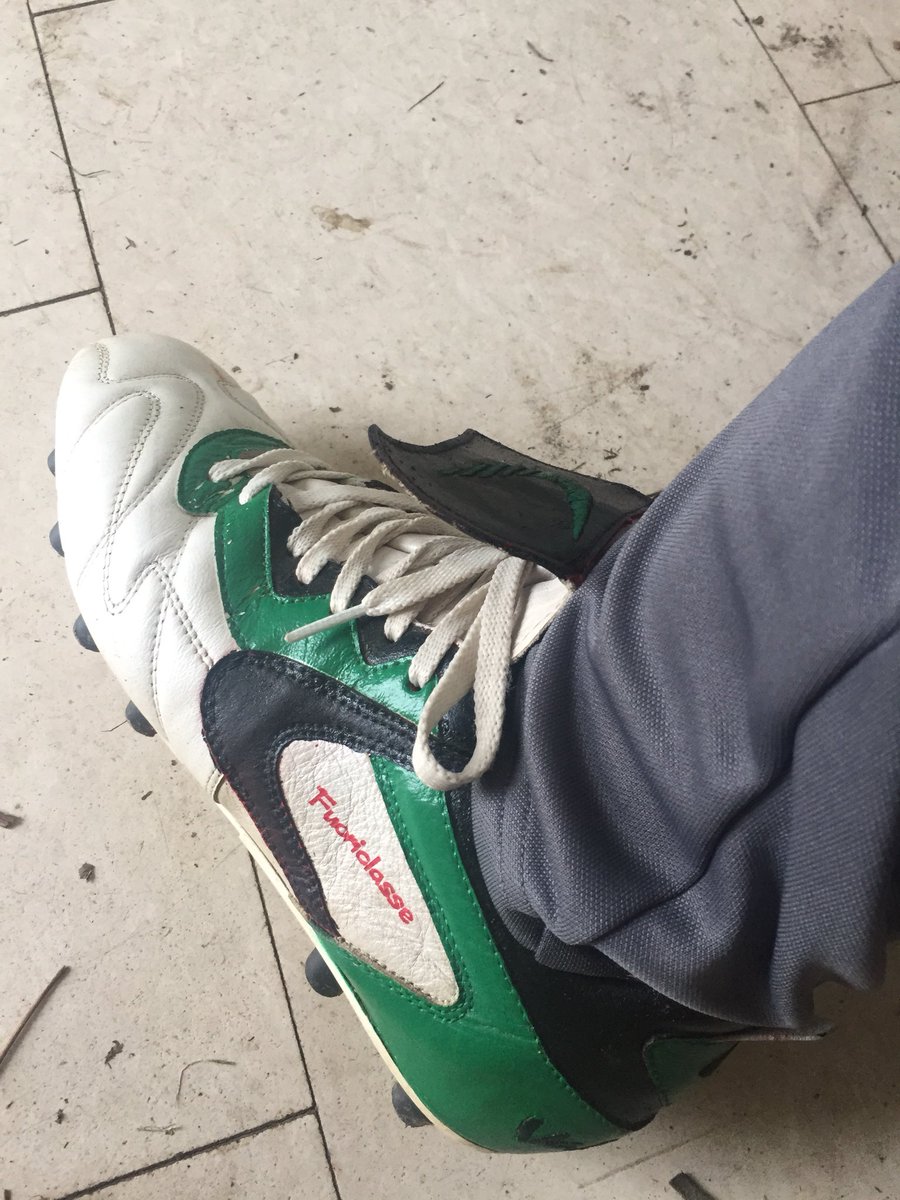 LennoxJG's tweet photo. Every now and then a coach just needs to wear some custom Vals😊#notavailableinstores https://t.co/4JEH3USyt1
