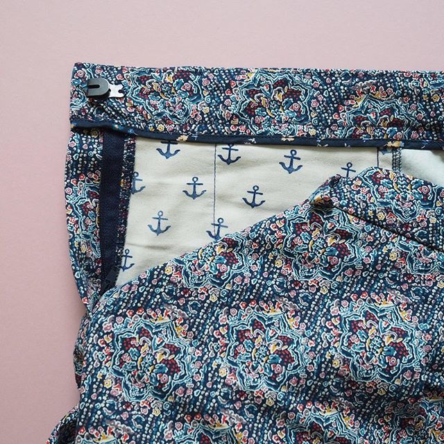 GuthrieGhani's tweet photo. Who else loves putting special touches on the inside of projects? Fancy patterned pocket linings and bias tape on the inside waistband of these @closetcase.patterns sasha’s - totally worth it just for me! 💕 #guthrieghani #imakemyclothes #littledetail… https://t.co/PQ7lB8sDK9 https://t.co/uZcsbq3OCC