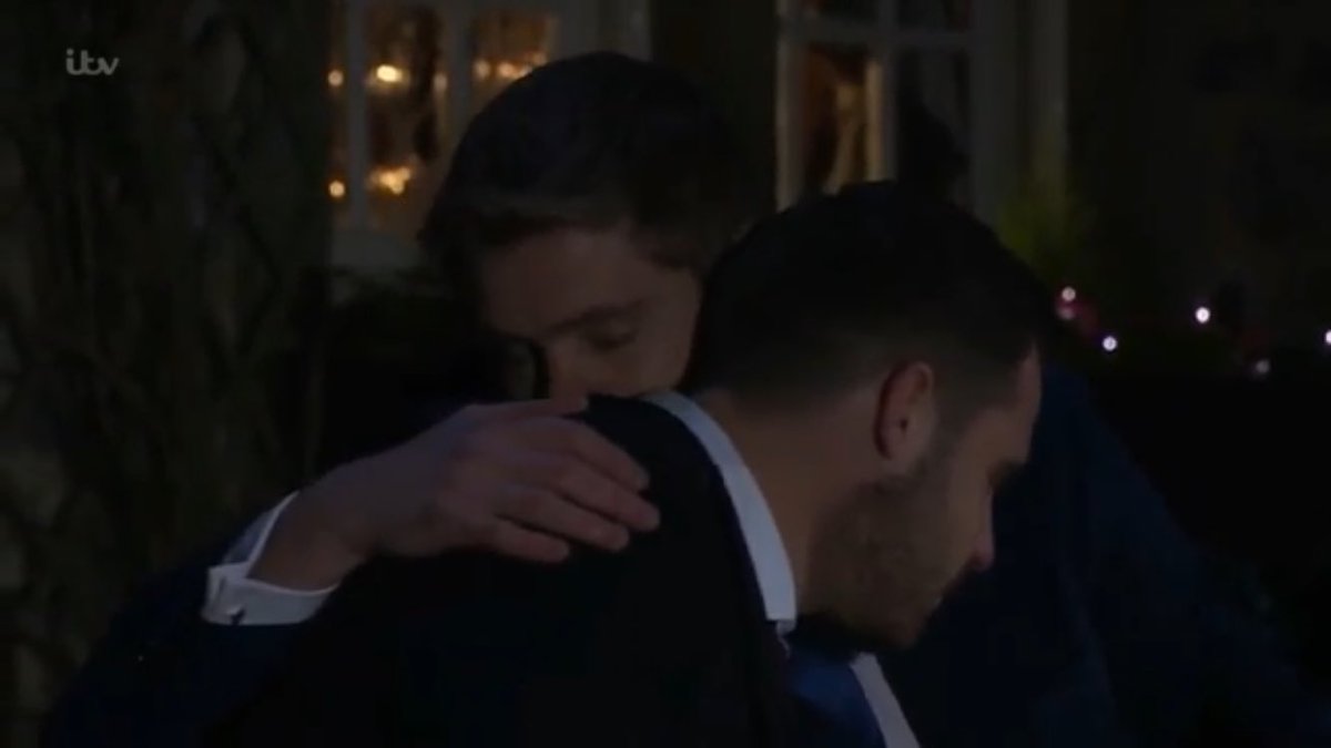gloriadinglex's tweet photo. the contrast between their last scene from their first wedding and their last scene from their second wedding has me sobbing https://t.co/Buy4Xwk7sH
