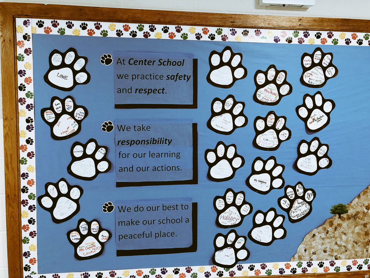 EllCenPBIS's tweet photo. At Center School, we make PAWsitive choices by being safe, respectful and responsible. All students committed to this by signing a class Paw! 🐾 #ellingcen #pawsitivechoices https://t.co/D0bXcOYZCN