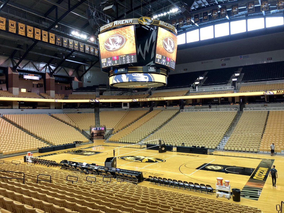 OldenburgAndy's tweet photo. Excited for the first EVER @MizzouVB match at #Mizzou Arena.
A lot of hard work behind the scenes the last two weeks to make this happen. Great example of #WinItRight at @MizzouAthletics
#MIZ #ShowMe #TLI2018 🐯 https://t.co/8fJYFLFGWg