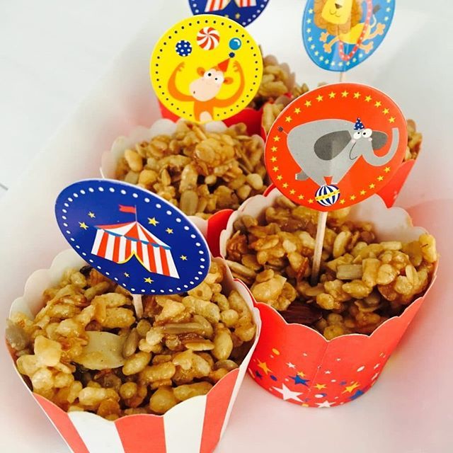 box_for_monkeys's tweet photo. With muesli, sunflower seeds, peanut butter, honey and any other seeds or nuts you like, these Circus Crackles are a must to try. 
VERY, very, easy for kids to make too. 
Y
U
M
#boxformonkeysrecipes #kidscooking #easykidsrecipes #getkidscooking  #kidsact… https://t.co/iPft5TXHT9 https://t.co/Ymocr8zxZs