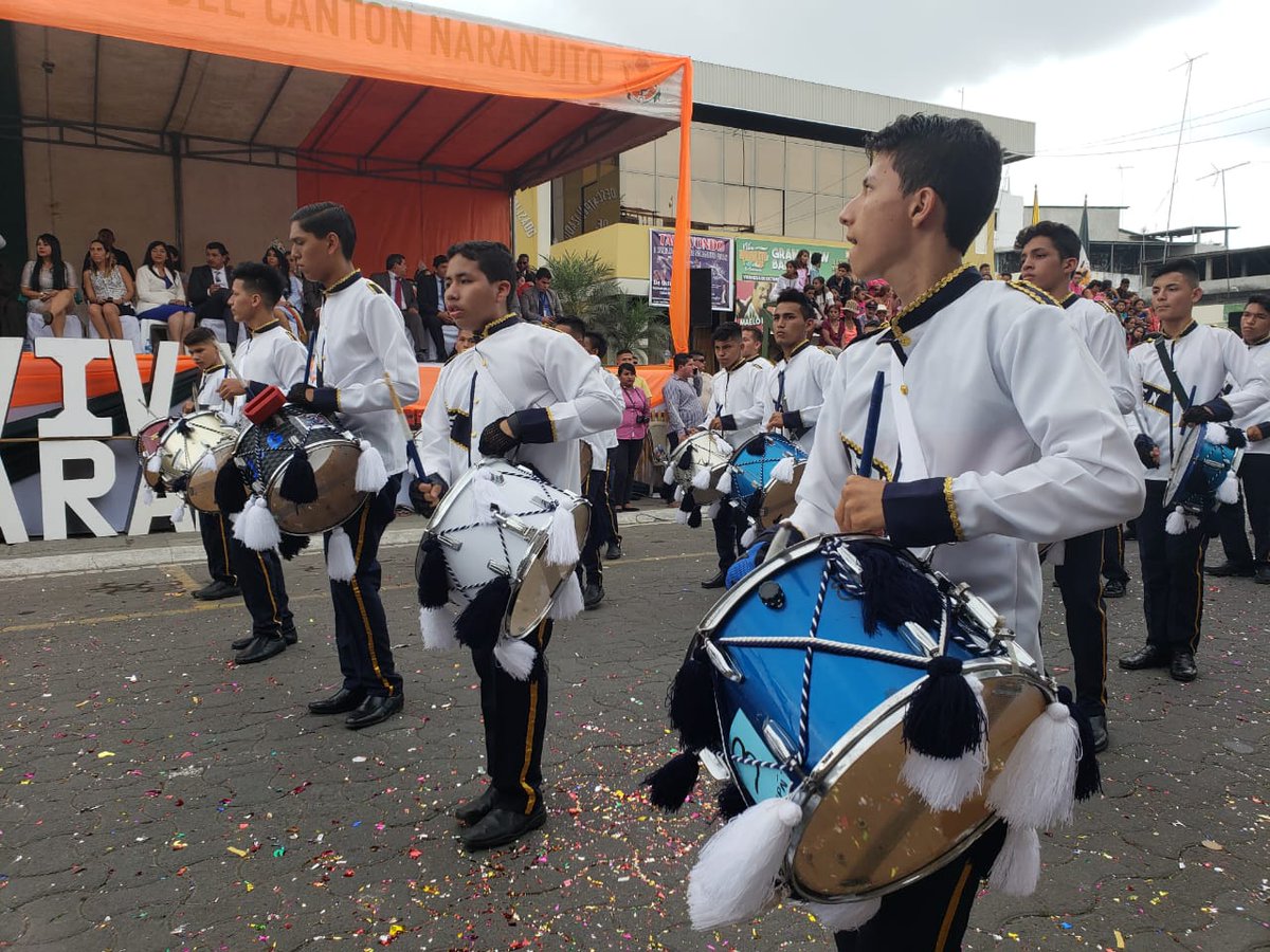 EducacionZ5_Ec's tweet photo. HOY| Con coloridos atuendos los estudiantes de varias Unidades Educativas públicas y privadas del cantón Naranjito, participaron del desfile cívico por celebrarse los 46 años de cantonización. #PorLaEducaciónEc https://t.co/uaL0y4CYNM
