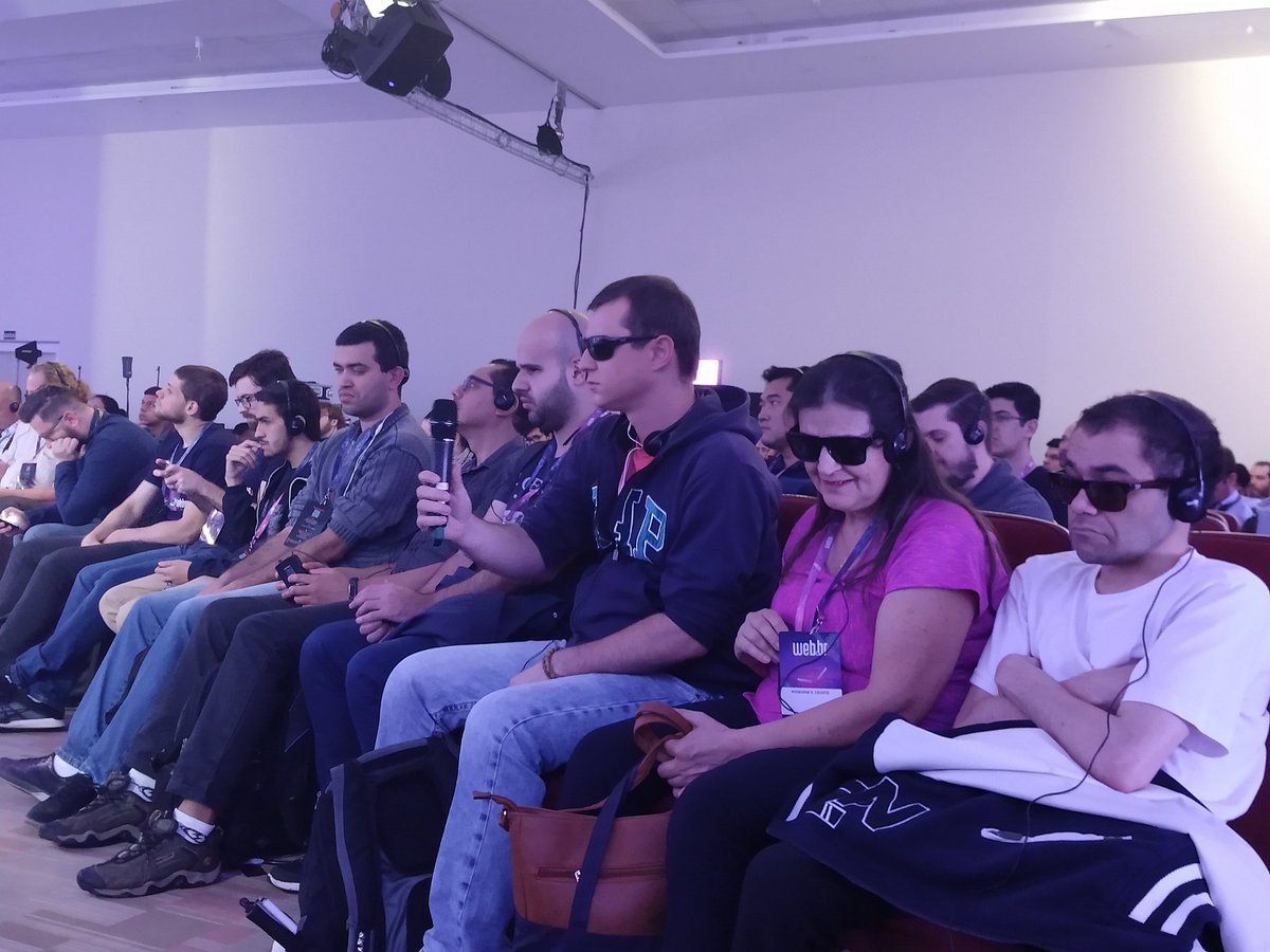liviagabos's tweet photo. Muito obrigada @CodamosClub pela oportunidade de levar meus alunos e de encontrar pessoas tão legais nesse evento! #webbr2018 https://t.co/clo1abdPHK