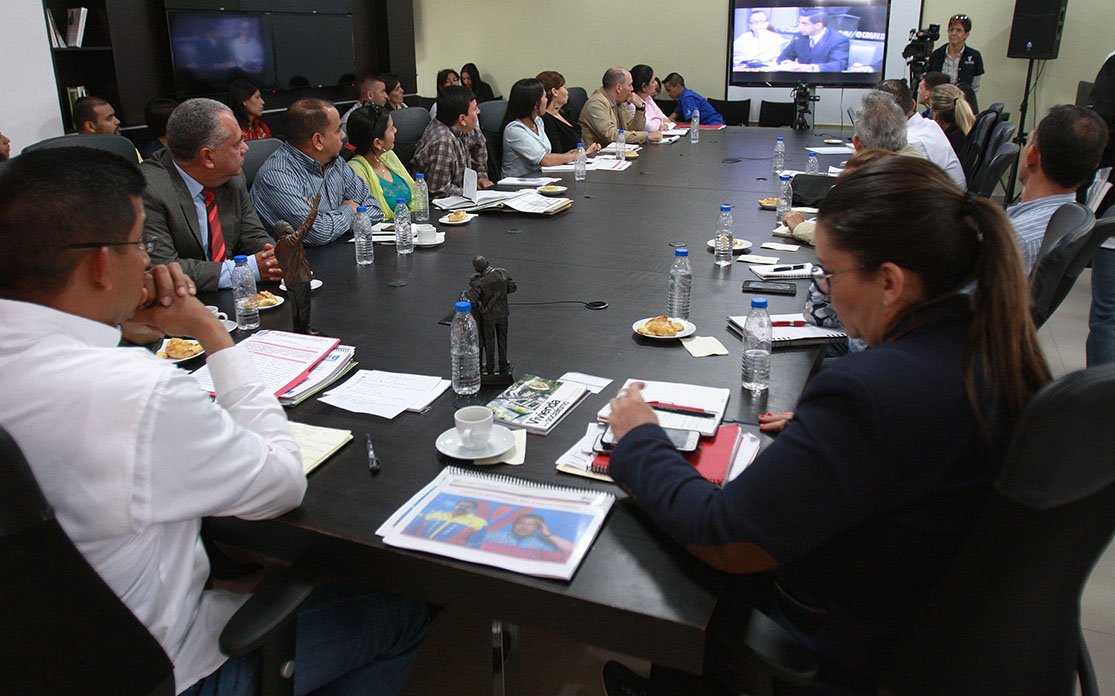 Minhvi_Oficial's tweet photo. #EsNoticia || La #GMVV está implementando el uso del #Petro, que hoy se fortalece con los recientes anuncios del Pdte. @NicolasMaduro, rumbo al cumplimiento de las metas propuestas del 2018 https://t.co/pfRovzNsbA 

@IMVillarroel https://t.co/EXfsXi7dBJ
