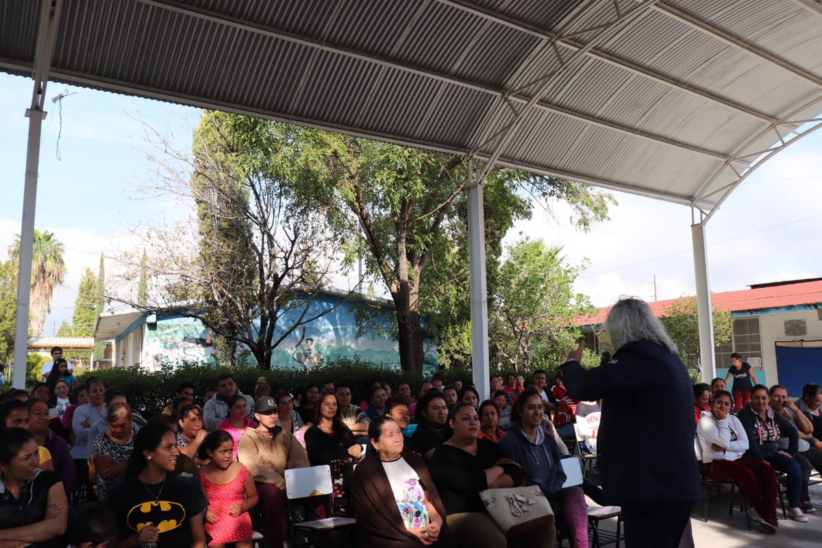 Porque la educación viene desde casa, padres de familia del Jardín de Niños Enríque W. Sánchez reciben conferencia "Vivír bien es cuestión de actitud" impartida por <a href="/victordemaria10/">Víctor de María</a>.