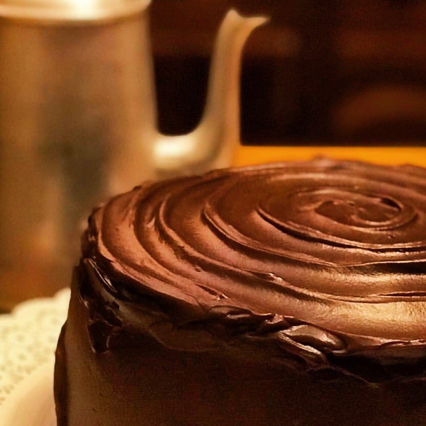 talesinthewater's tweet photo. Te gusta el choco? Obvio! ❤️ #devilscake #chocolate #cake #bomba #love #baking #cooking #pasteleria #sweet #chef #instasweet #instacake #cheflife #foodgram #foodporn #foodgasm #foodie #instafood #patisserie 👩🏻🍳💗 @peekandpiebakery @codelandchocolates https://t.co/HVsFcP5NTN
