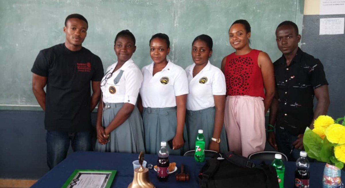 RotaChampMars's tweet photo. Rotaract Club Champ de Mars visited the Interact club of Petionville! #communityandeconomicdevelopment #ServingBeyondStigmas #rd7020 #BeAFlamingo #RD7020Flock #islandvibesconference https://t.co/UtSCwNGEmk