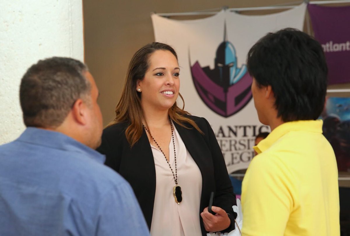 CTPuertoRico's tweet image. Durante el #DestinoHack , el equipo de la Compañía de Turismo y @CCamposTURISMO dialogaron con estudiantes, empresarios y entidades para conocer proyectos innovadores en desarrollo para el turismo local.