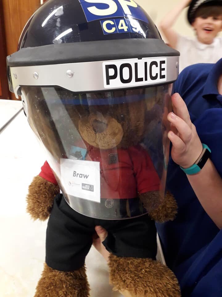 BrawTheBear's tweet photo. Thanks to my friends at 2nd Polmont for having me at their BB night again. Tonight I met my new friends and the local community police officer. I had so much fun! #BrawTheBear #YOYP2018 https://t.co/O4ZJZiSC44