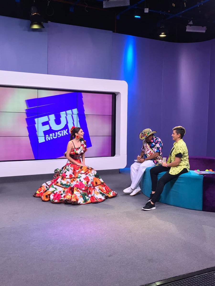 Carnaval_SA's tweet photo. Nuestros reyes @carolinasegebre y Freddy Cervantes son los invitados de @camilachain en #FullMusic en @CanalTelecaribe ¡Hoy es viernes y ellos lo saben!👸🤴🏻 https://t.co/ylangj7v2f
