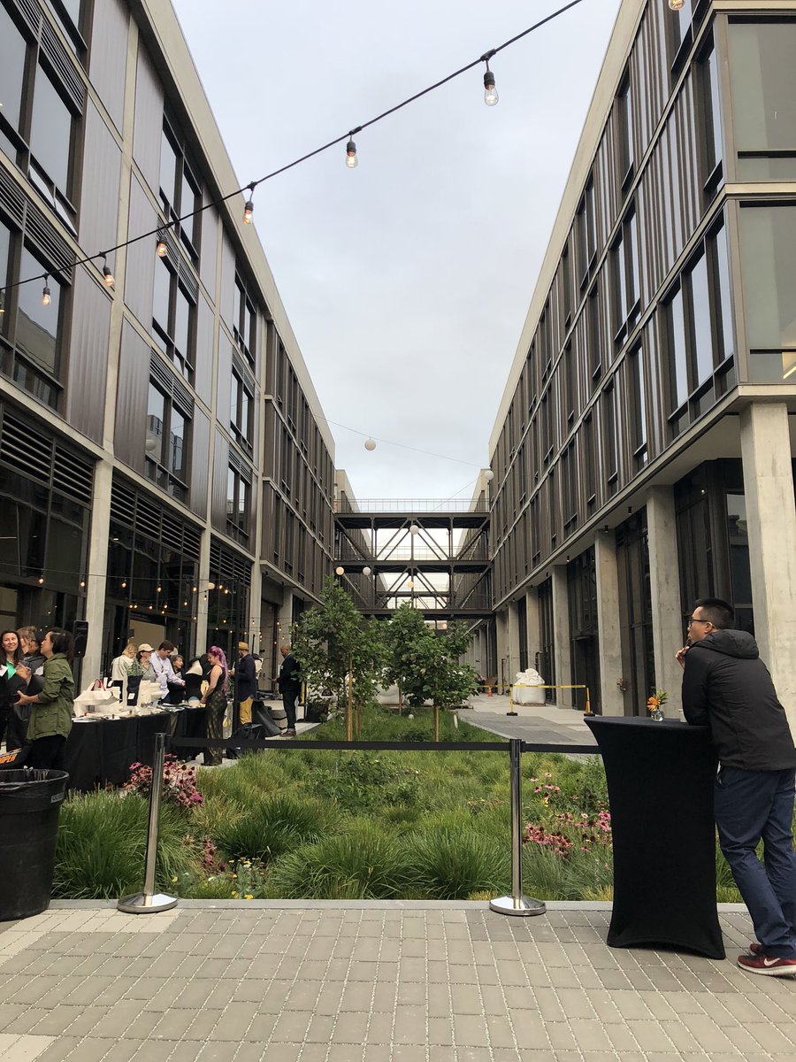 HILSIDEBAGS's tweet image. Proud to celebrate and support the grand opening of the #SFMade Manufacturing Foundry at #150Hooper yesterday! This is the region’s 1st, permanently affordable, multi-tenant building dedicated to #manufacturing &amp;amp; creating good jobs for #SF residents.