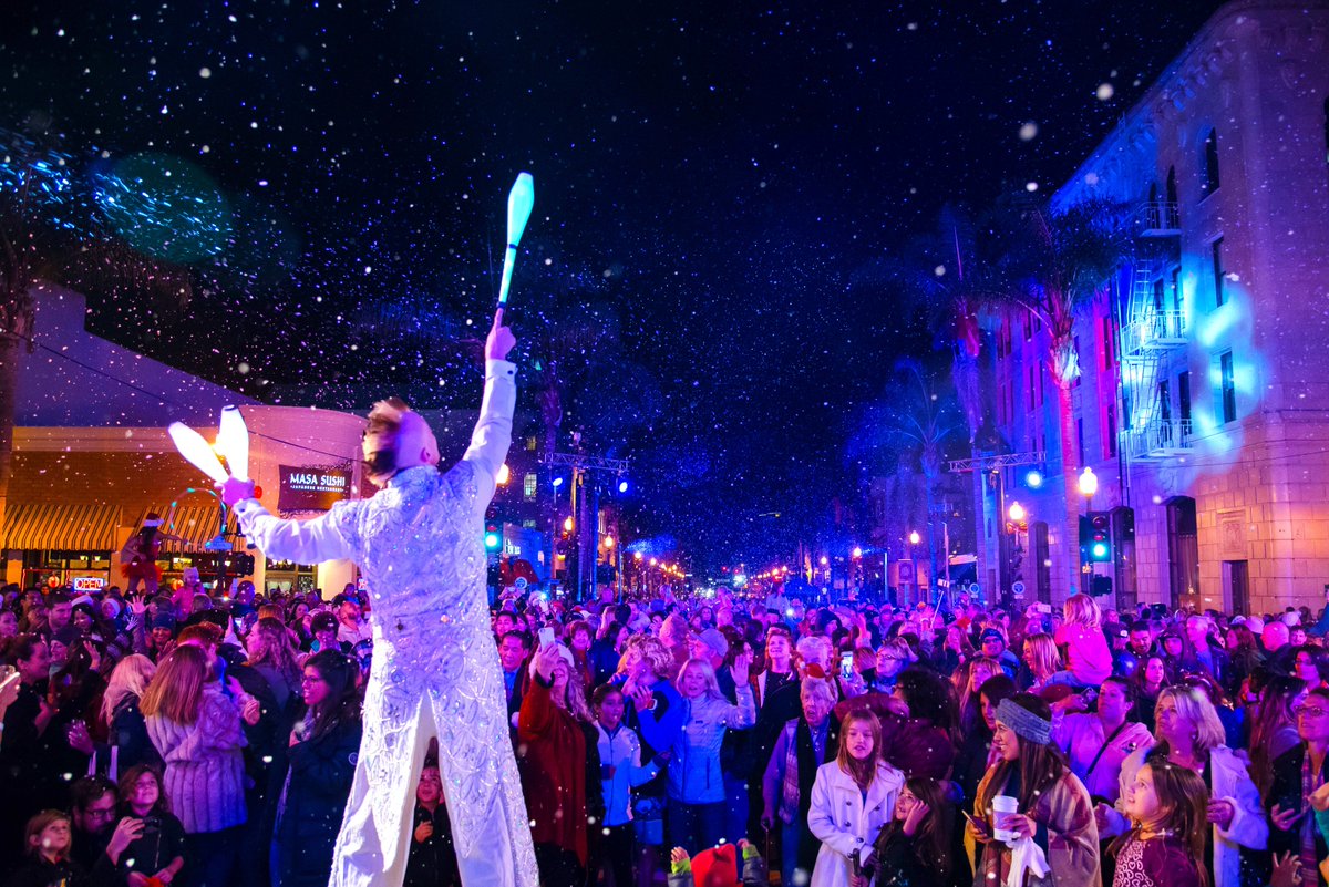 ProductionsCbf's tweet photo. #Venturawinterwinewalk https://t.co/6ErtnyD9Sj