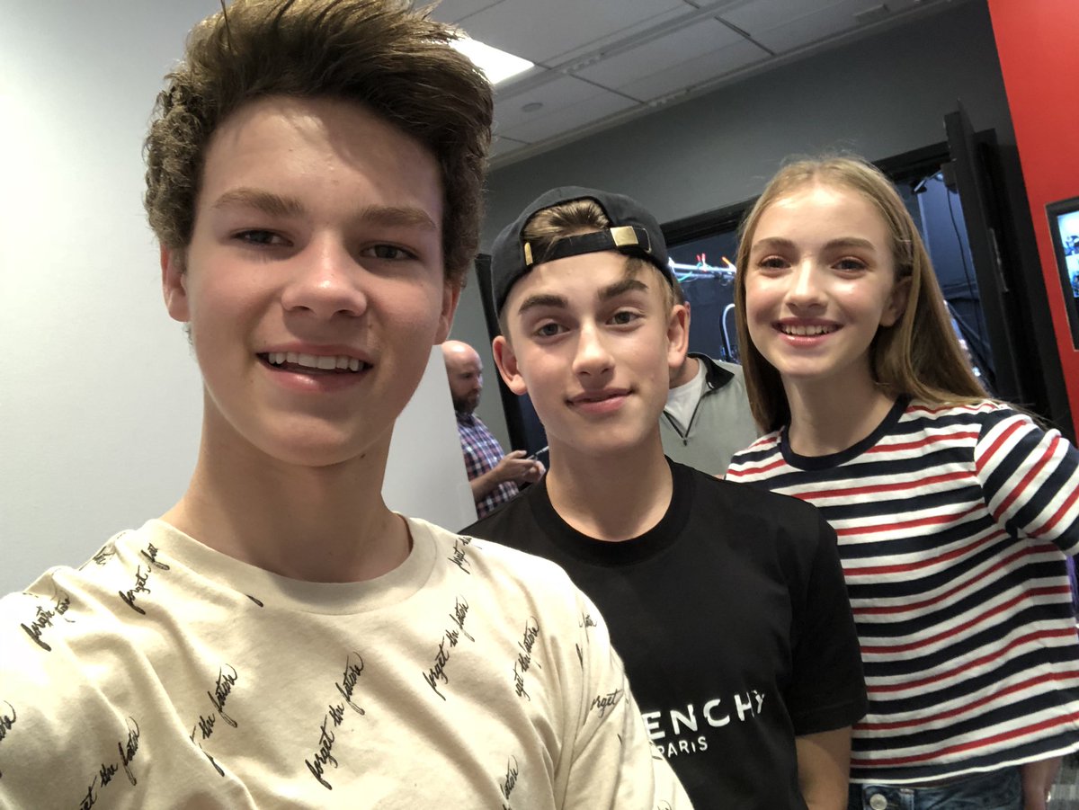 radiodisney's tweet photo. #FriYayLive with puppies starts in 30 minutes! https://t.co/6Xm1Cacz1x