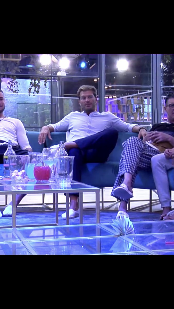 Cristin99573230's tweet image. #GHVIP50 En toda fiesta que se precie, debe haber un MUEBLE! Y si hay un water mejor aún!🚽Para poder potar en el tan agustito!!!🤮