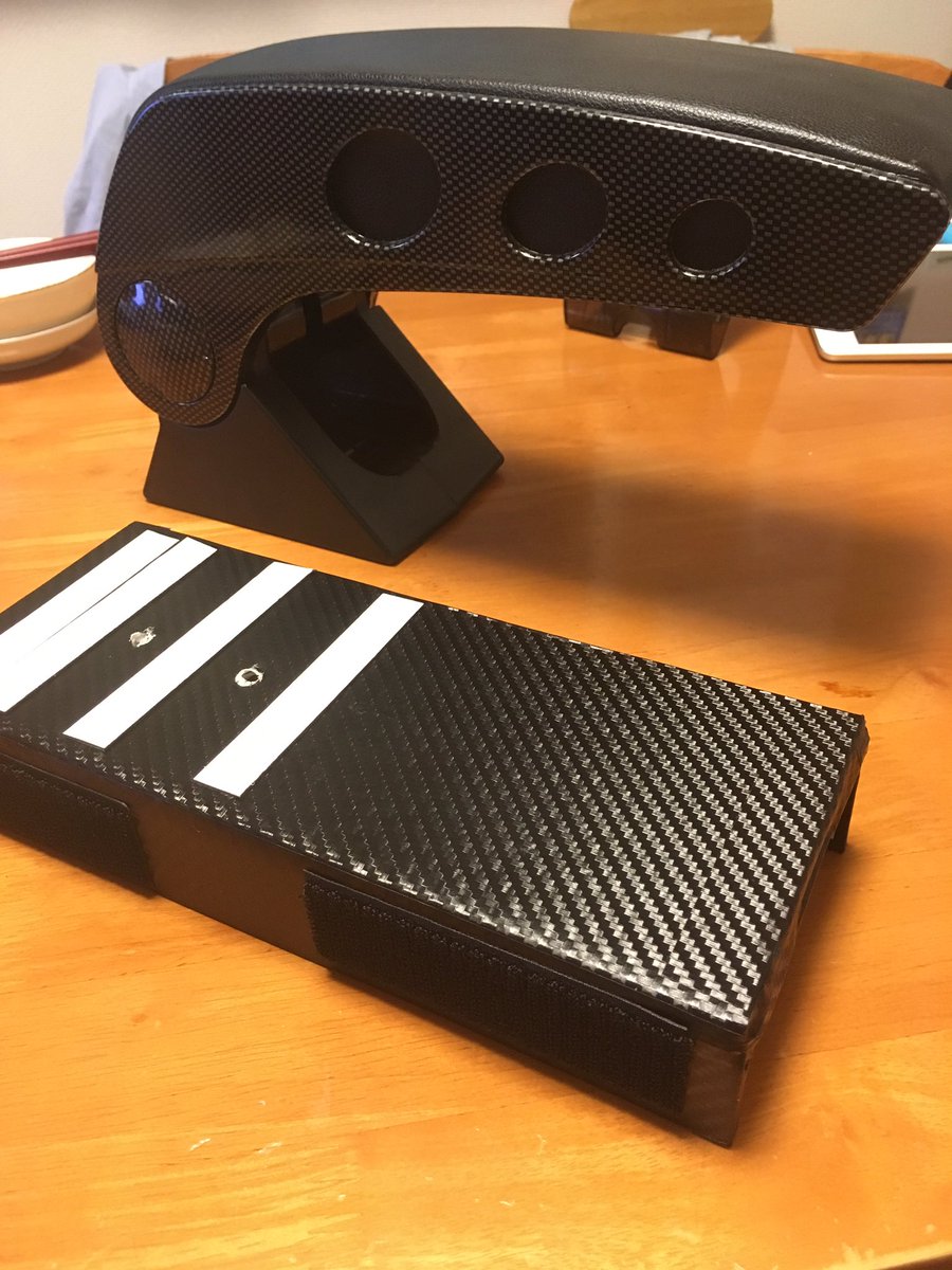 浜松不発の核弾頭 ミニクロスオーバー R60 の アームレスト をワンメイク 標準装備だと付いてないし 純正後付けだと3万くらいするんだもん ゚d゚ Amazonで汎用アームレストを買って 後はセンターレールにセットする台座をプラスチックダンボールで 浜松不発の核弾頭 ミニクロスオーバー R60 の アームレスト をワンメイク 標準装備だと付いてないし 純正後付けだと3万くらいするんだもん ゚d゚ Amazonで汎用アームレストを買って 後はセンターレールにセットする台座をプラスチックダンボールで