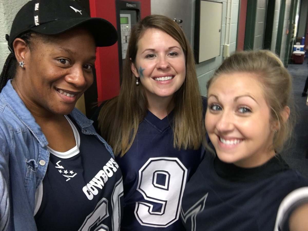 PrincipalMDodd's tweet photo. We have some Cowboys fans at #CherryElementary! https://t.co/XK2AgkBPKj