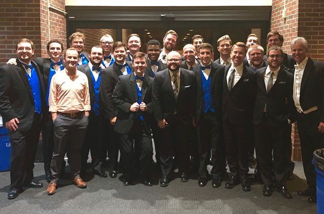 acoustikats's tweet image. We CANT thank these men enough for the joy and artistry they shared with US 🎶😻 #ukchoirs #cantus #universityofkentuckychoirs #ukmenschorus #fallextravaganza ift.tt/2yjzPvp