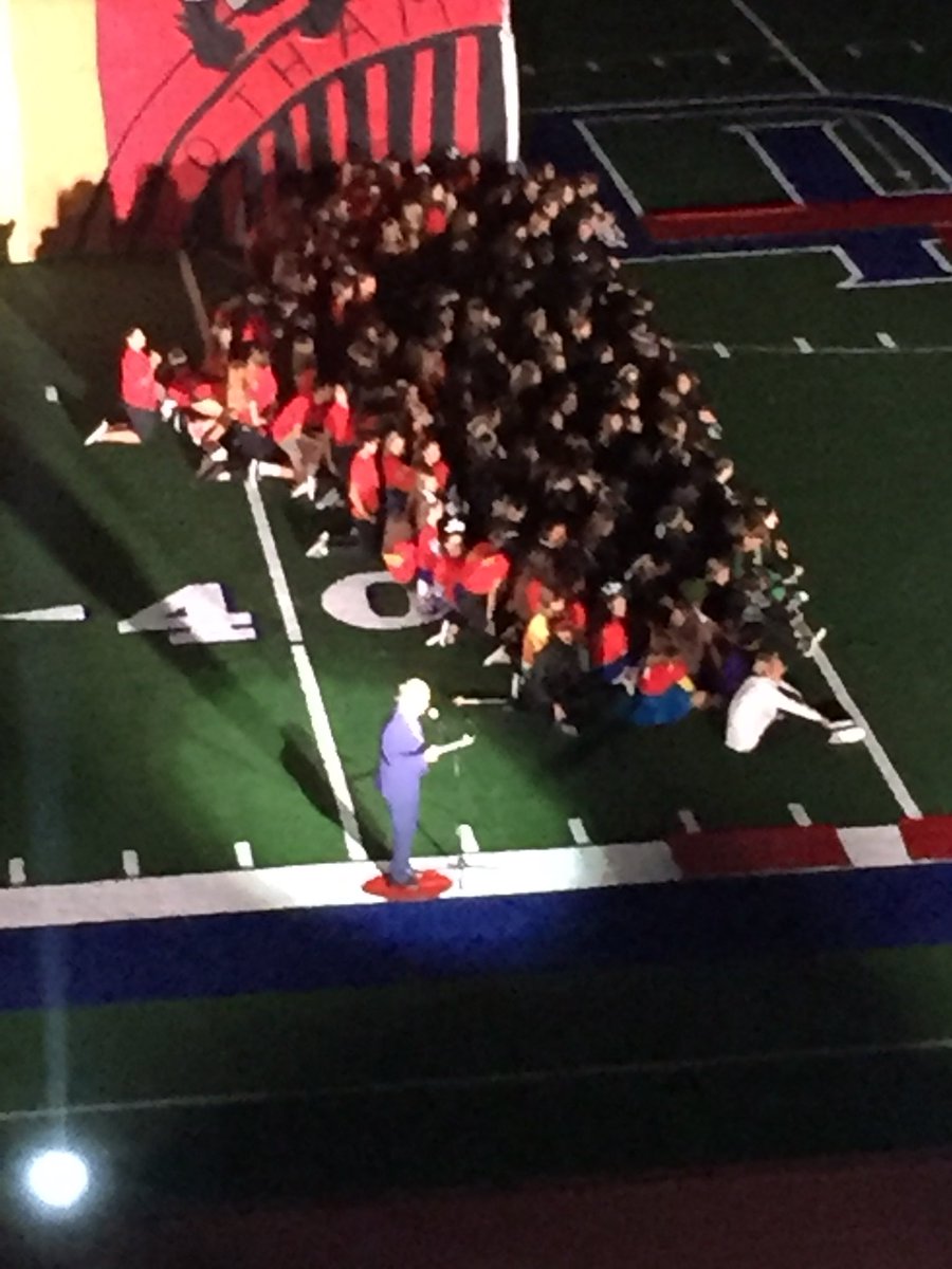 shanestich1's tweet photo. Halftime show was amazing. Really loved all the effort put into it. Nice Job @DanaHills #SoCalStudents #dhhs #OCVfan #ShareTheLove #trackgoturback https://t.co/zLpAc7Dl1p