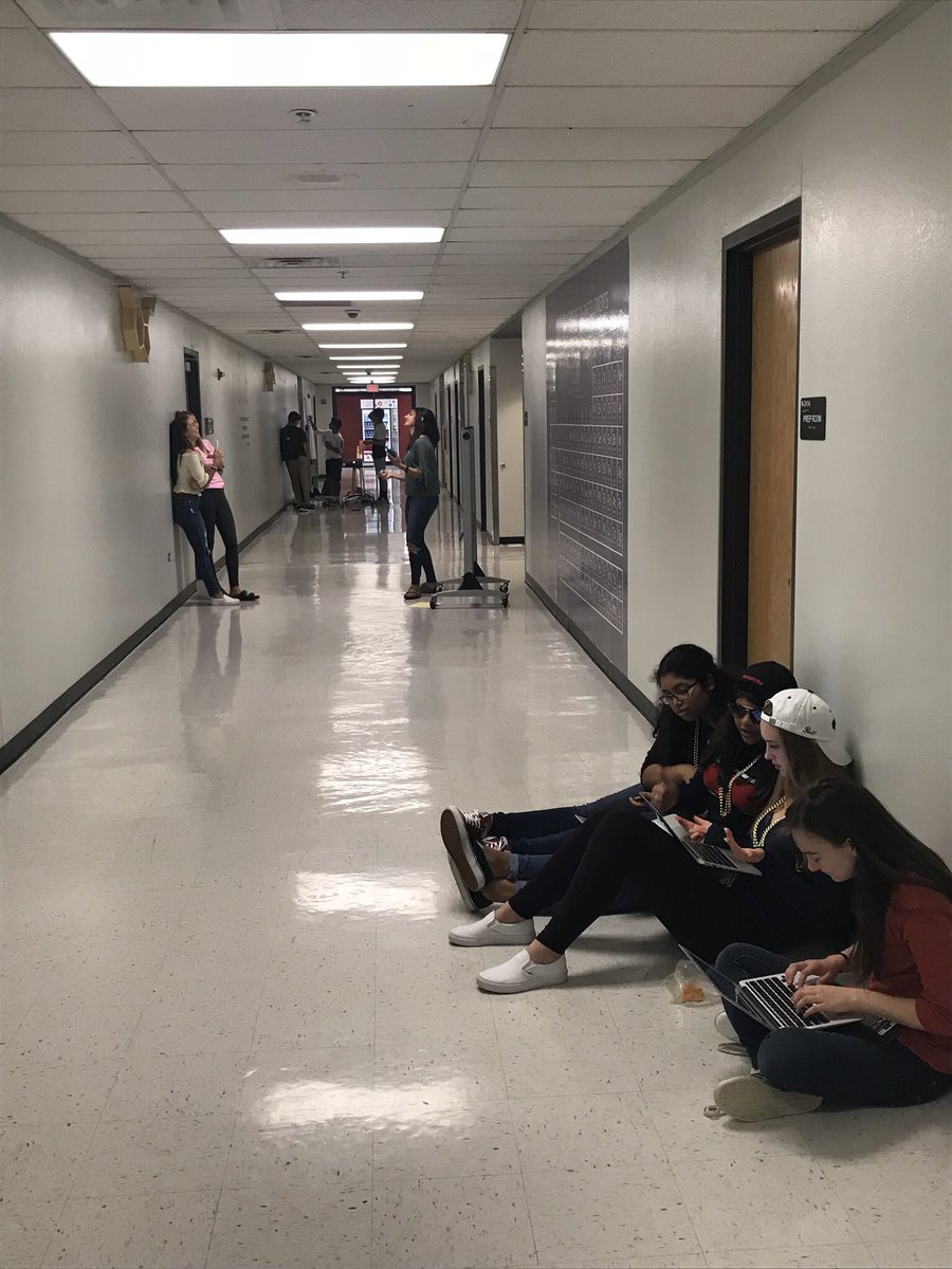 LTurngren's tweet image. Ss hard at work in the hallway from #chem and #APBio. Videotaping explanations, collaborating with peers, and problem solving through tough content is the foundation of #visablelearning @barrington220 @jbaylor77 @BarringtonHS220