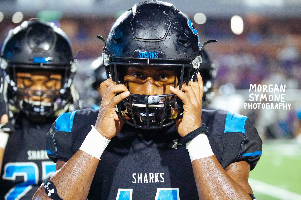 morgansymonepic's tweet photo. @CjHtx02 @SCSharkFootball 
shadow creek hs football.
9.28.18.
photos by morgan symone. https://t.co/11oO1We8NJ