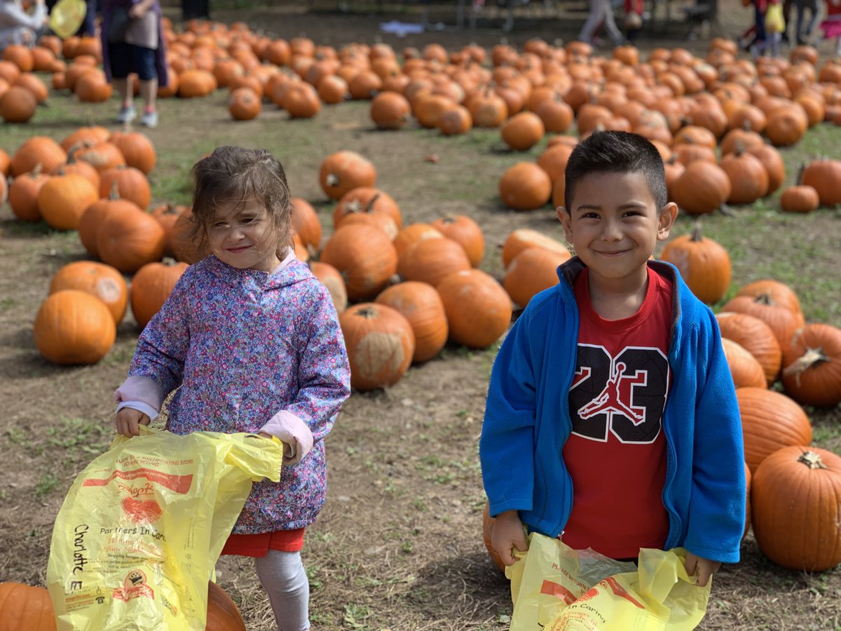 msgrillo1's tweet photo. What a fun day at the farm! We picked pumpkins at the pumpkin patch, fed the animals, and ate apple cider donuts...YUM!! We even ended our day with an outdoor read aloud! #msgrilloWOS 🎃🍂🐐 https://t.co/cMVRIauINS