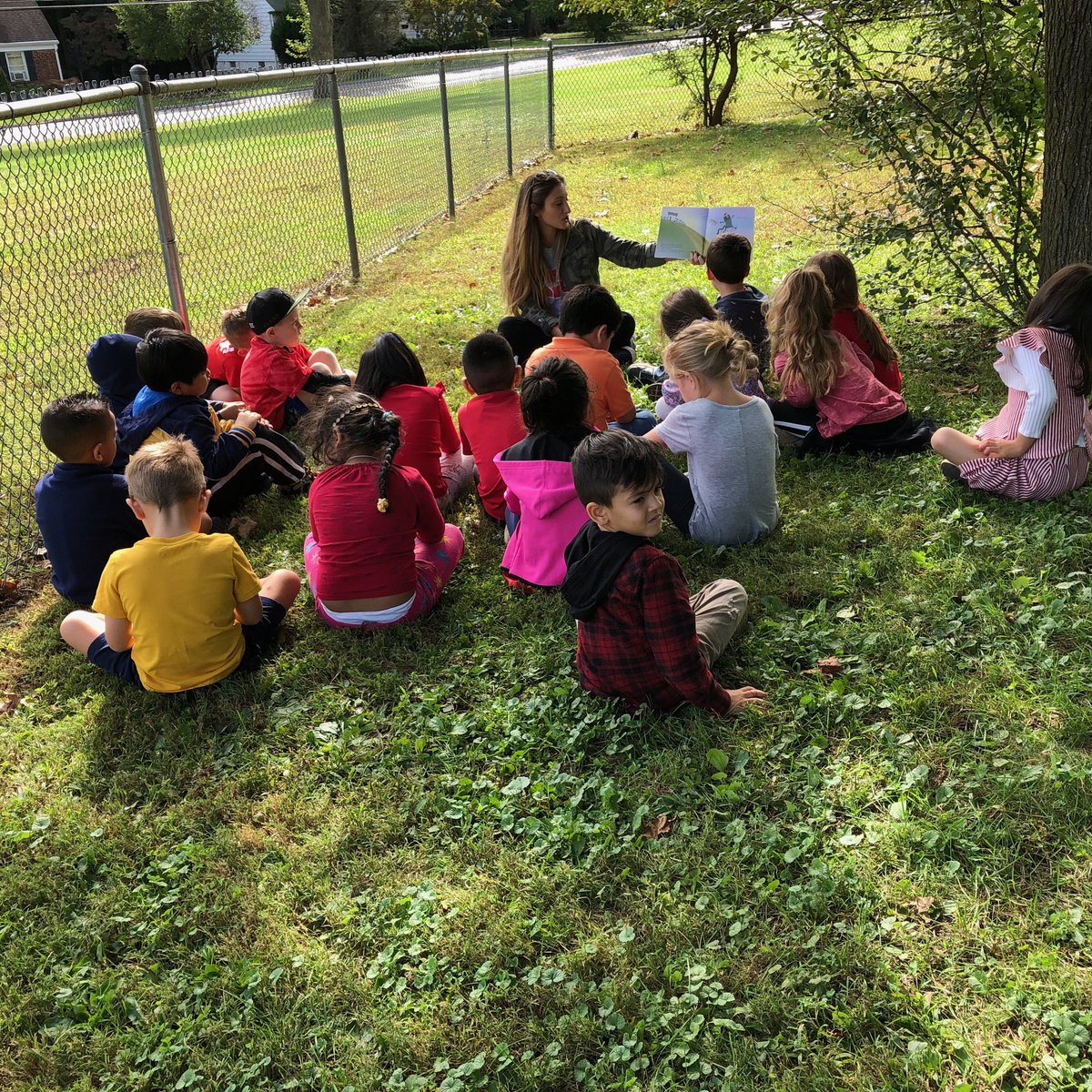 msgrillo1's tweet photo. What a fun day at the farm! We picked pumpkins at the pumpkin patch, fed the animals, and ate apple cider donuts...YUM!! We even ended our day with an outdoor read aloud! #msgrilloWOS 🎃🍂🐐 https://t.co/cMVRIauINS