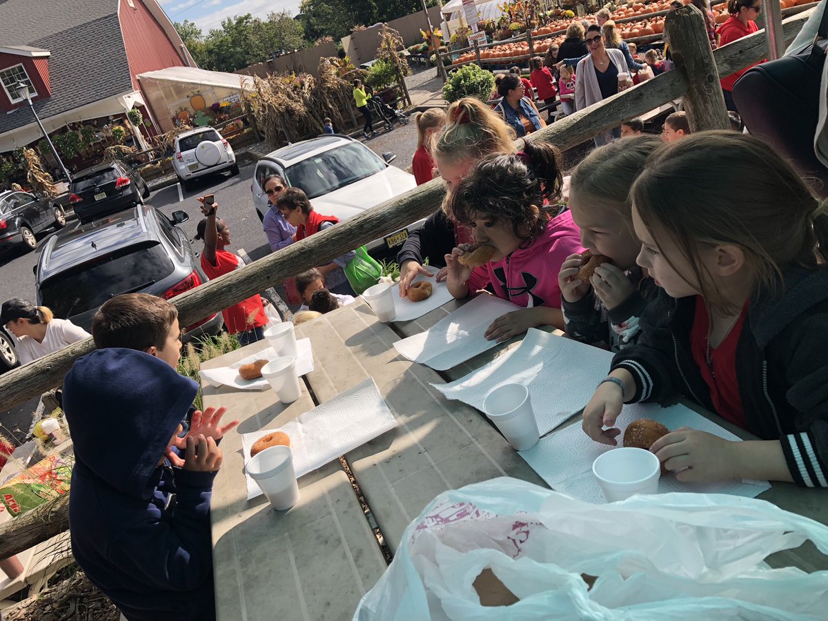 msgrillo1's tweet photo. What a fun day at the farm! We picked pumpkins at the pumpkin patch, fed the animals, and ate apple cider donuts...YUM!! We even ended our day with an outdoor read aloud! #msgrilloWOS 🎃🍂🐐 https://t.co/cMVRIauINS