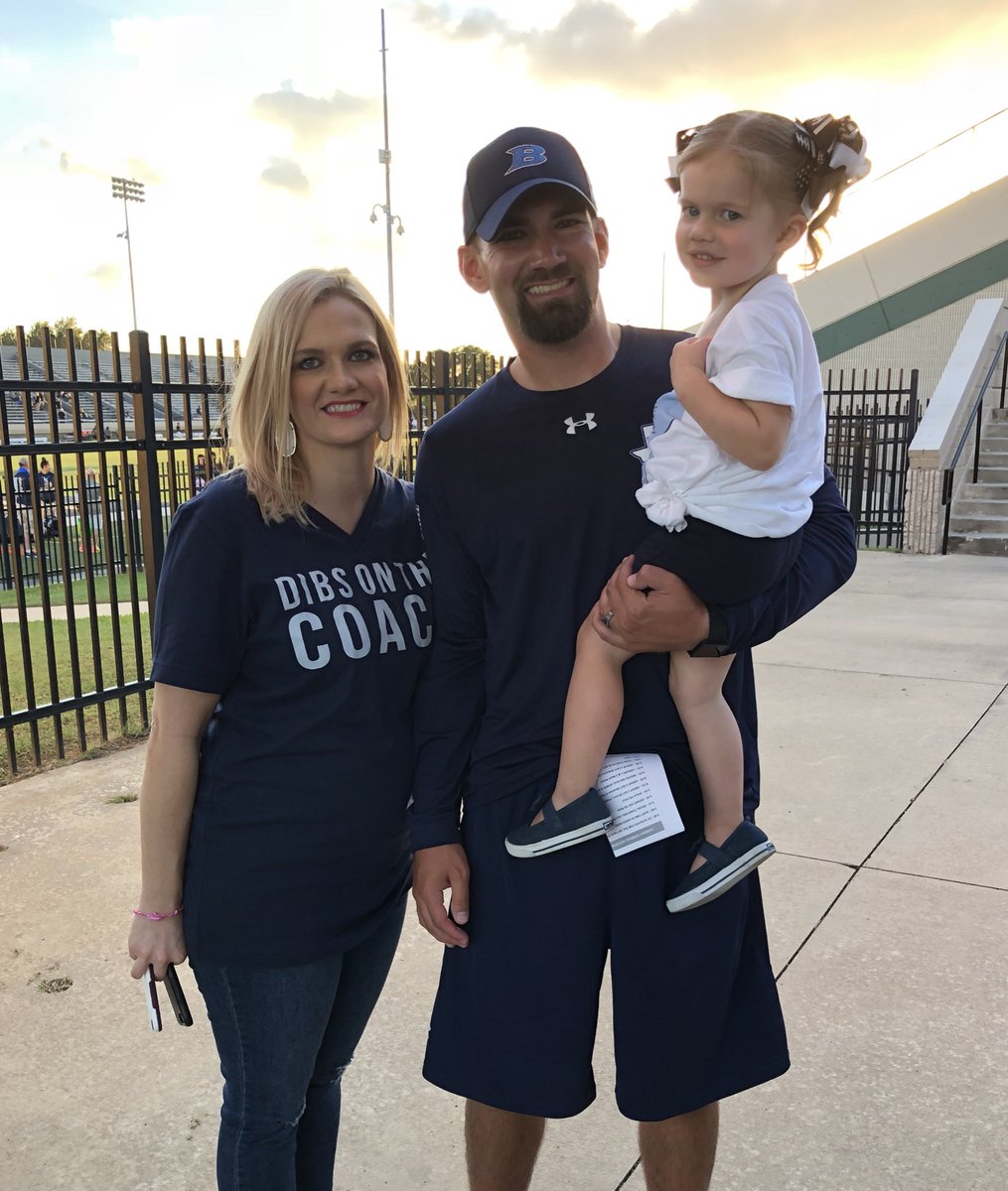ldbell_cheer's tweet photo. Itโs mini cheerleader nightโ @CoachEldridge & his wife are starting their daughter out right ๐๐๐ #BellCheer #GoRaiders #BlueRaiderNation https://t.co/YEYXyCBBRD