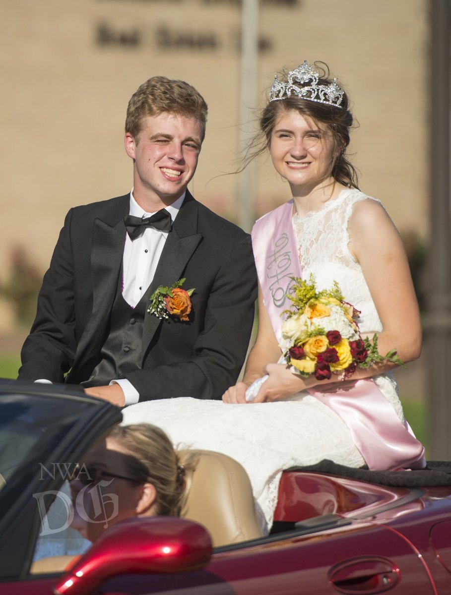 NWADemGazPhotos's tweet photo. Check out photos from the Rogers Heritage homecoming parade this afternoon: https://t.co/rgecltno8I https://t.co/D2cVRqWjDW