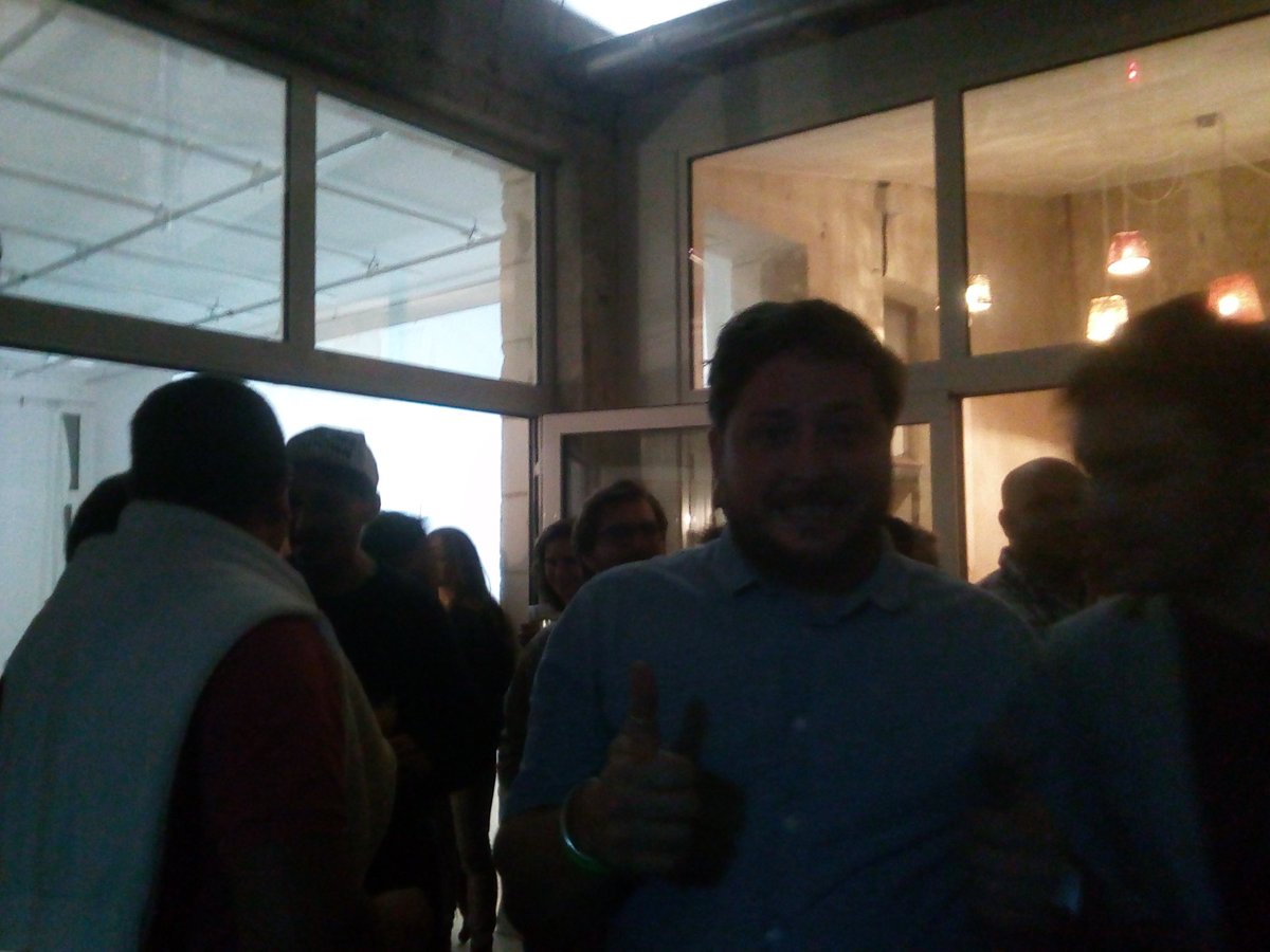 Énorme soirée @_GRENOUILLES un moment inoubliable, spectacles de qualité, maping, dj's, champagne, st Émilion, buffet veget...la totale!