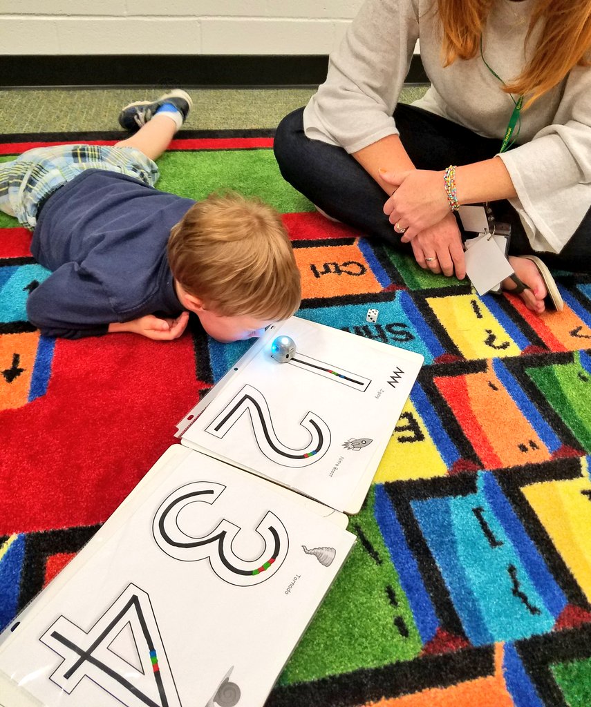 KaitReder's tweet photo. @GreenvilleES Kindergarten had a blast exploring with Ozobots for the 1st time today! #codingforthewin #GESKinderRocks #GESiLab @iITRTMSPOEGES https://t.co/GPOx41LwJT