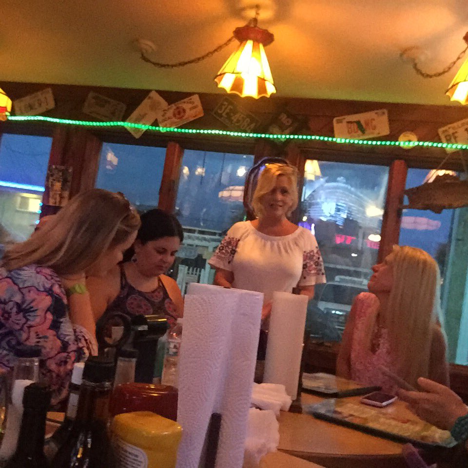 MomResource's tweet photo. @CootersRest Awesome place to meet friends on a Friday night! #sponsored #shareyourinfluence #floridalife #Clearwater https://t.co/jCjIxGg9FK