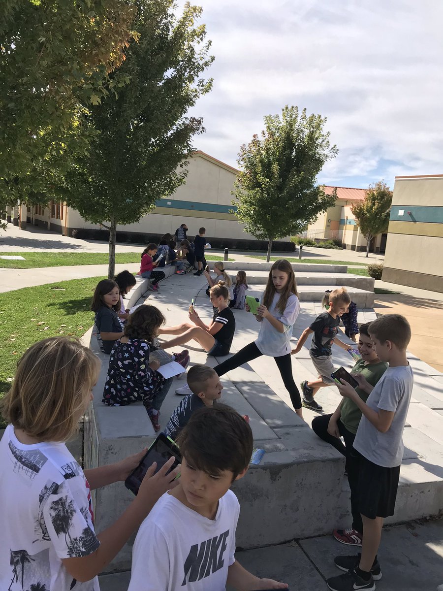VaughenVipers's tweet photo. Seesaw reading and videoing our little buddies. #coyotesCAN with Mrs. Caddow’s first grade. https://t.co/c1dHCnlMyE