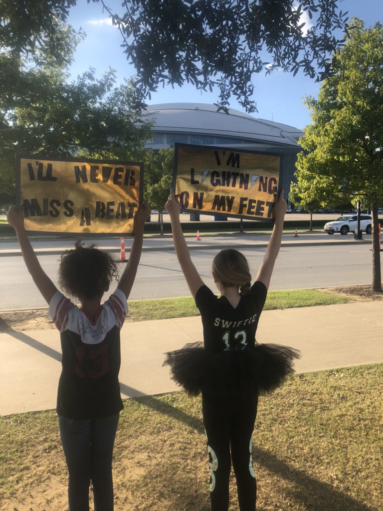 michelleskid's tweet image. Shelby and Aliyah have dreamt of this night!! #readyforit!! #taylorswift @taylornation13  @taylorswift13  upgraded to #clublevel c135! Let the good luck continue - let’s meet Taylor !!!