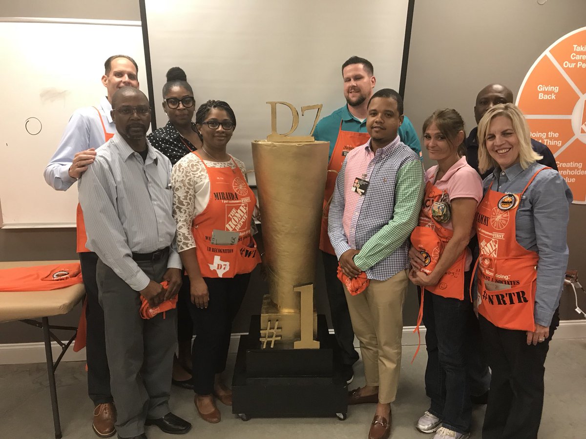 dontamcam's tweet photo. Celebrating our 1H 2018 Top Performers at 6567 Silverlake 🥇🏆 Super Proud https://t.co/GaeYS0jvNC