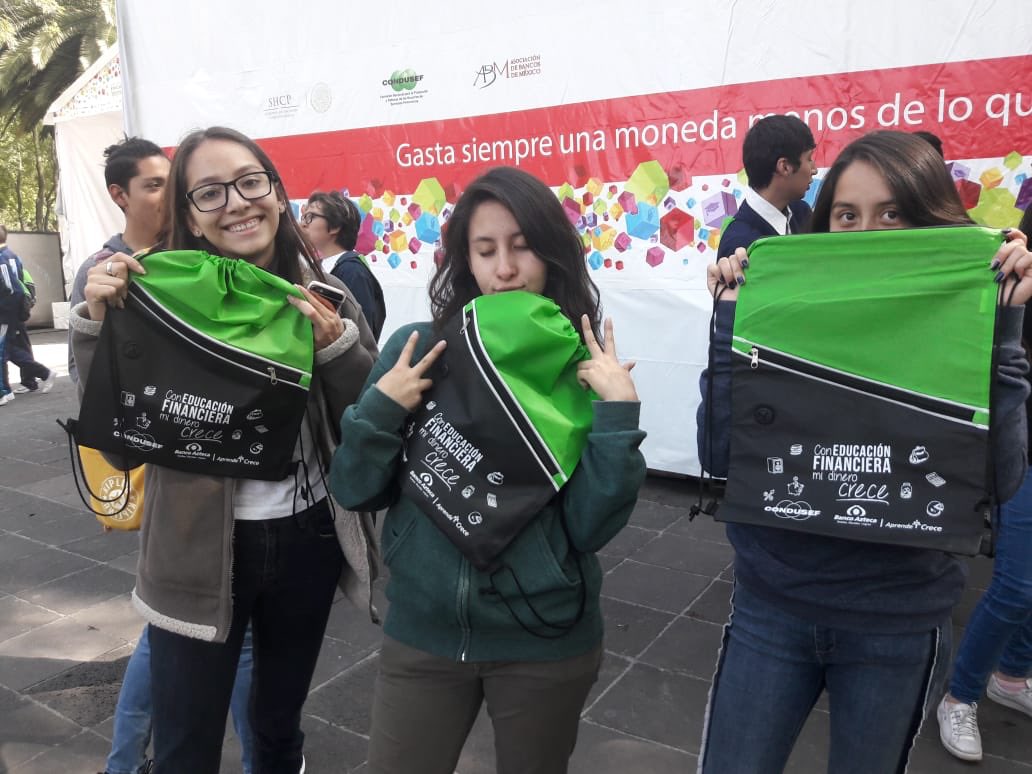 TlalpanSi's tweet photo. Hoy asistimos a la feria de educación financiera, ya que como jóvenes debemos preparar de una manera consciente nuestra vida financiera para un mejor futuro en conjunto con @AMIS_mx #PrepaSiTlalpan https://t.co/zu6njOouLc