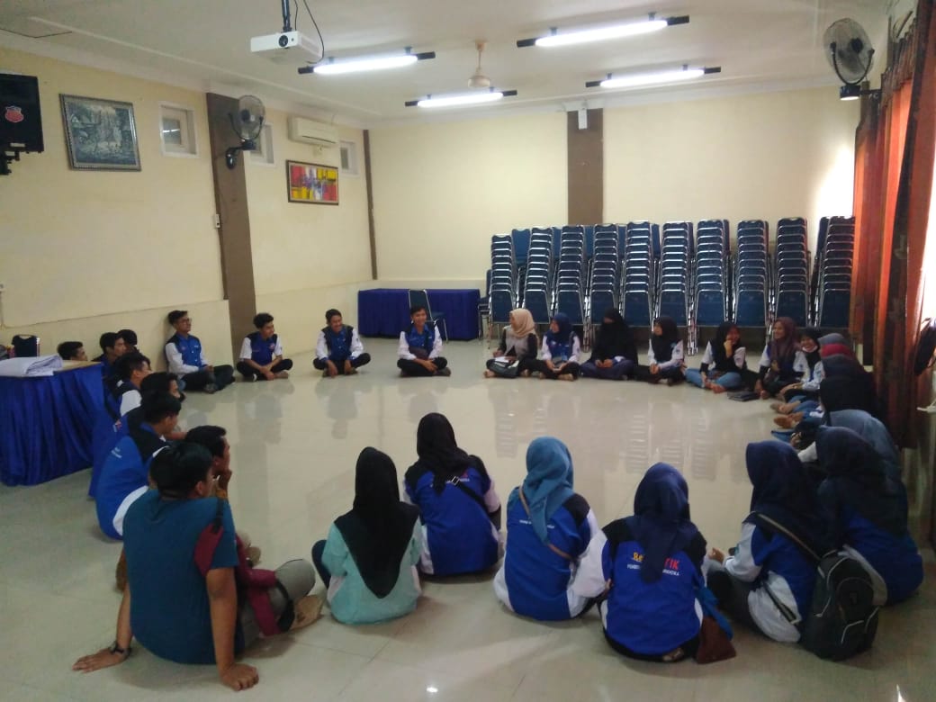 Briefing <a href="/RTIK_SUMBAR/">Relawan TIK SUMBAR</a> sebagai penyelenggara lokal #PanduDigital bersama <a href="/RelawanTIK/">Relawan TIK Indonesia (RTIK)</a> dan <a href="/SiBerkreasi/">Siberkreasi</a> siap meLevelkan kompetensi anggota dan komunitas lainnya cc <a href="/donnybu/">Donny Utoyo</a> <a href="/bambangasmoro/">Bambangasmoro</a> @arisdjakimo <a href="/udarian/">rian</a> <a href="/yoniisman/">Yonisman | yos</a>
#banggajadirelawantik