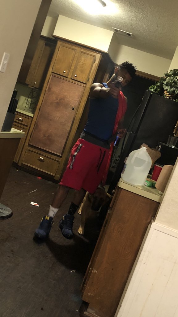 almightycraigo's tweet photo. Turn a house to a haunted house🏠🏚 https://t.co/gmxf0mlZy5