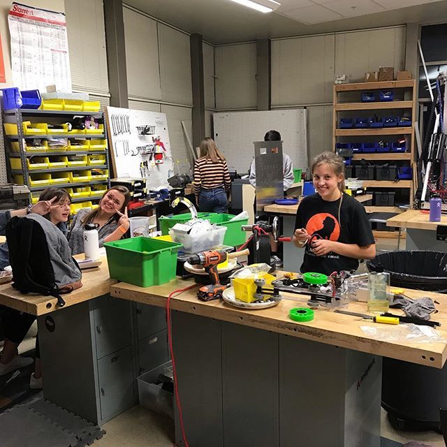 Homecoming game is in half an hour , but we can’t kick these kids out of the shop.  They are taking Robot Rewind seriously this year! ift.tt/2yjuDaX